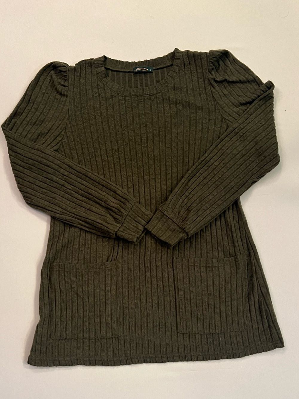 Olive Green Women's Sweater with Front Pockets - Picture 5 of 5